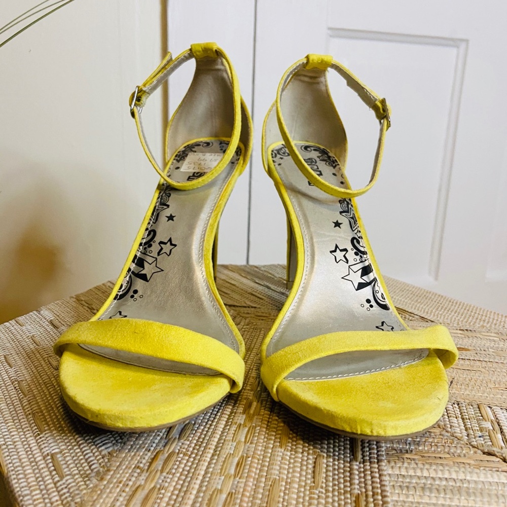 Heels - Picture 2 of 2